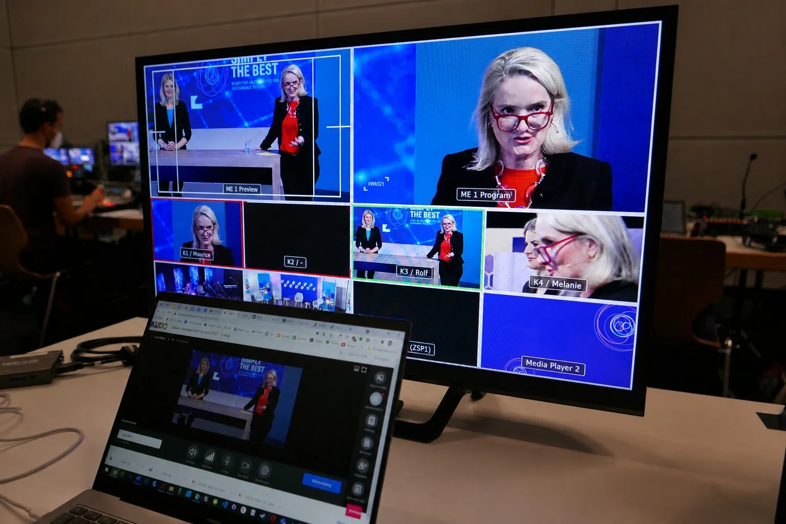 Sandra Scherzer bei einem Kongress